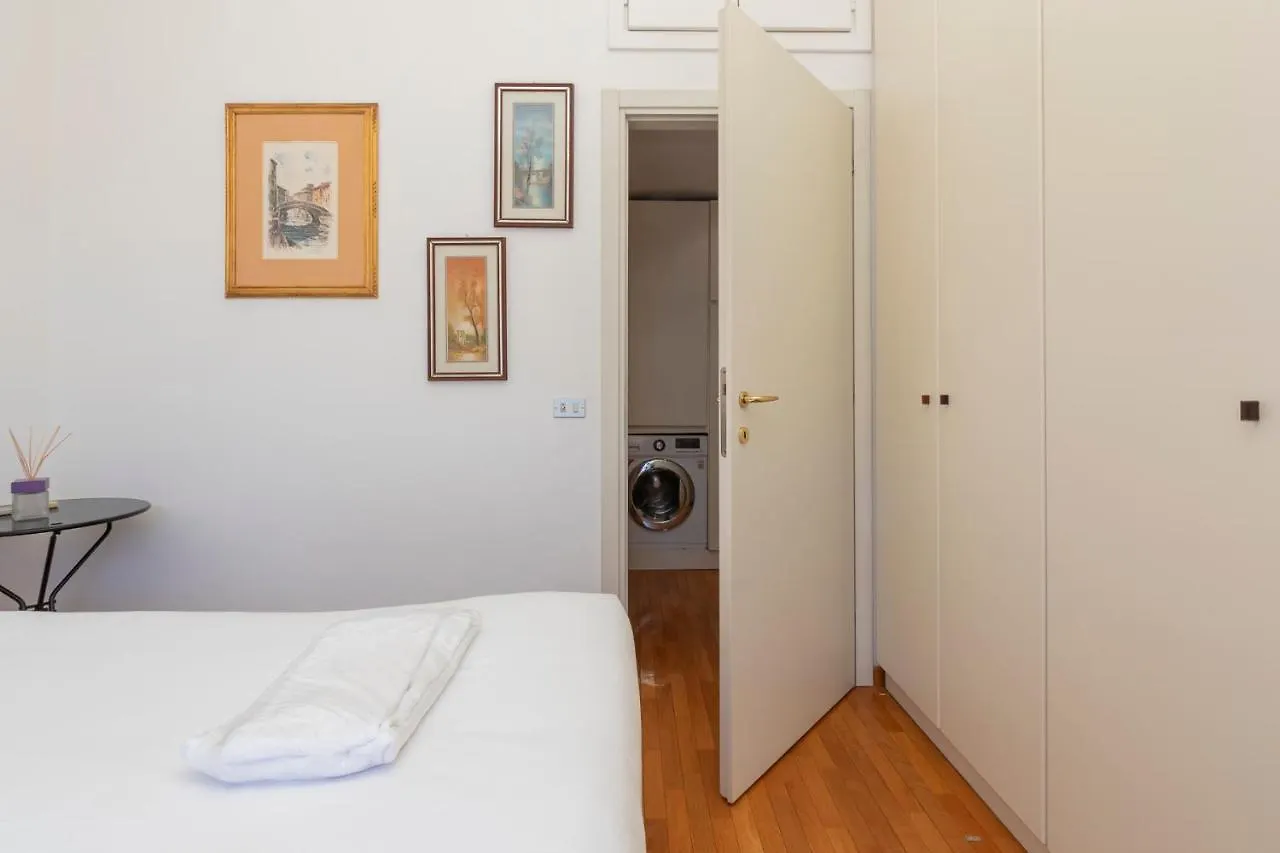 Comodo Appartamento Tra Brera E Porta Nuova Milan Italy